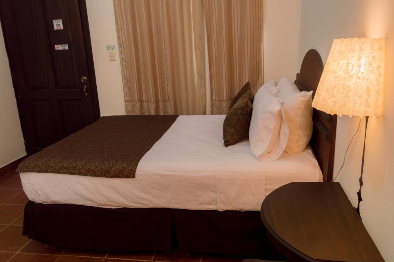 Casa Bourbon Hotel เรตาลูเลอ ภายนอก รูปภาพ